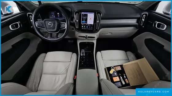 VOLVO XC40 B4 ULTIMATE BRIGHT