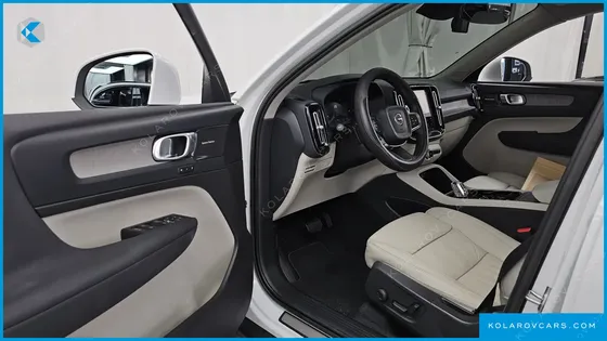 VOLVO XC40 B4 ULTIMATE BRIGHT