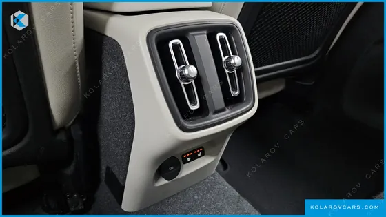 VOLVO XC40 B4 ULTIMATE BRIGHT
