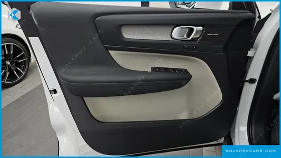 VOLVO XC40 B4 ULTIMATE BRIGHT