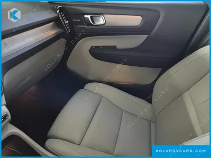 VOLVO XC40 B4 ULTRA BRIGHT