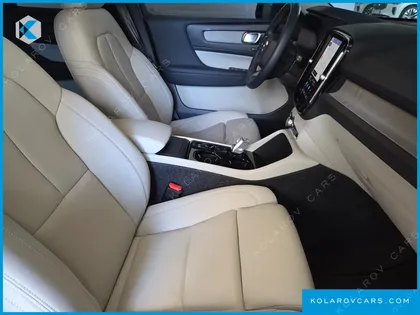 VOLVO XC40 B4 ULTRA BRIGHT