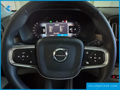 VOLVO XC40 B4 ULTRA BRIGHT