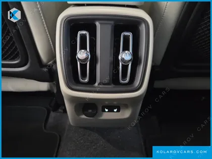 VOLVO XC40 B4 ULTRA BRIGHT