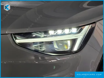 VOLVO XC40 B4 ULTRA BRIGHT