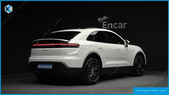 PORSCHE MACAN BASE 4