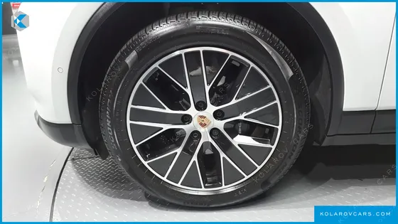 PORSCHE MACAN BASE 4