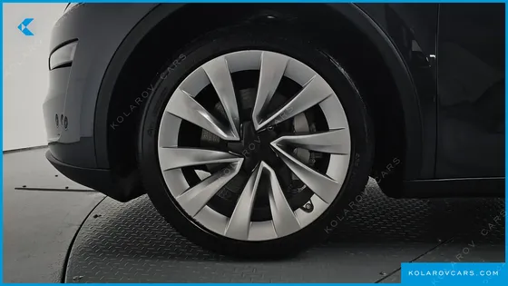 TESLA MODEL Y LONG RANGE AWD