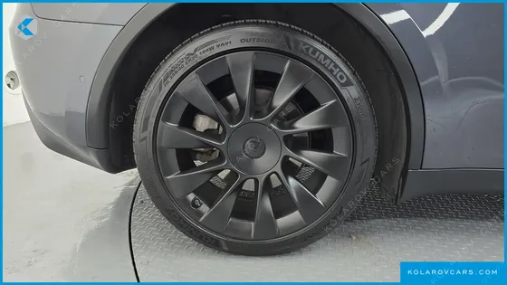 TESLA MODEL Y STANDARD RANGE RWD