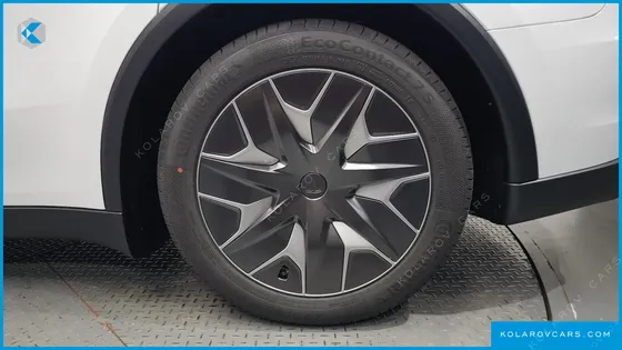 TESLA MODEL Y L LONG RANGE AWD