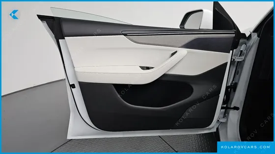 TESLA MODEL Y L LONG RANGE AWD