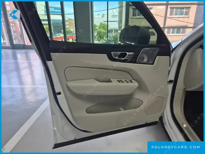VOLVO XC60 T8 ULTRA BRIGHT