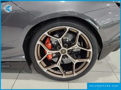 LAMBORGHINI REVUELTO 6.5 V12