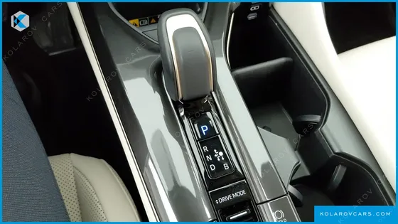 TOYOTA CROWN 2.5 4WD HYBRID
