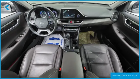 HYUNDAI GRANDEUR PREMIUM