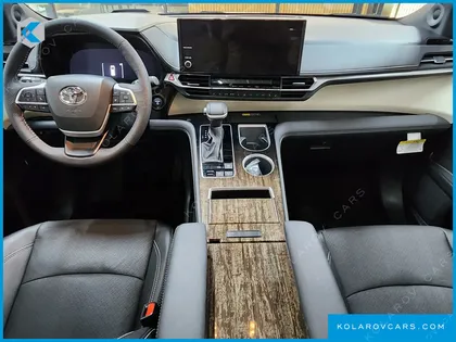 TOYOTA SIENNA 2.5 HYBRID 2WD