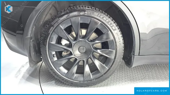 TESLA MODEL Y LONG RANGE AWD