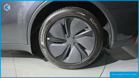 TESLA MODEL Y PREMIUM LONG RANGE AWD