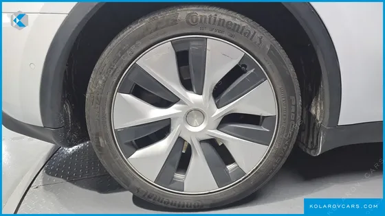 TESLA MODEL Y STANDARD RANGE RWD