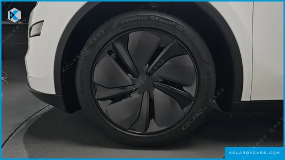 TESLA MODEL Y RWD