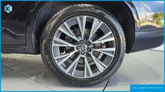 VOLVO XC90 B5 MOMENTUM
