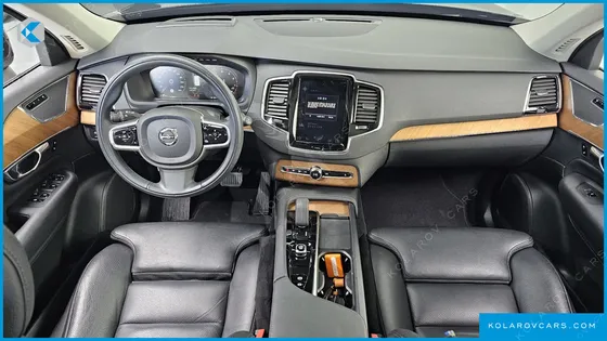 VOLVO XC90 B5 MOMENTUM