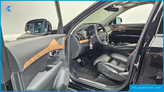 VOLVO XC90 B5 MOMENTUM