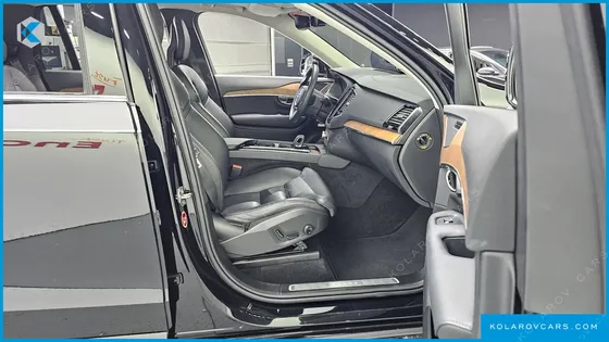 VOLVO XC90 B5 MOMENTUM