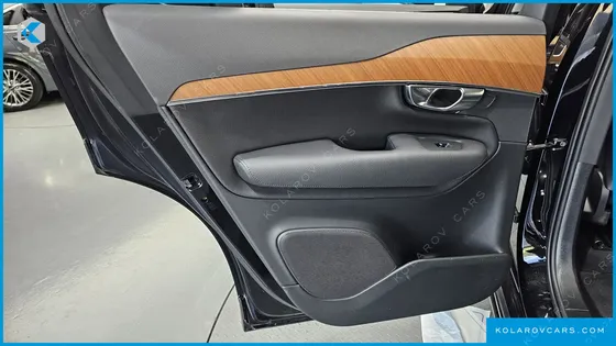 VOLVO XC90 B5 MOMENTUM