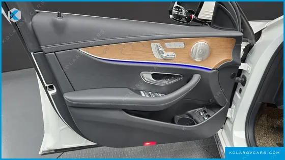 MERCEDES E-CLASS E300E 4MATIC EXCLUSIVE