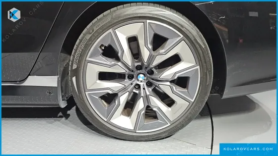BMW I7 XDRIVE 60 DESIGN PURE EXCELLENCE