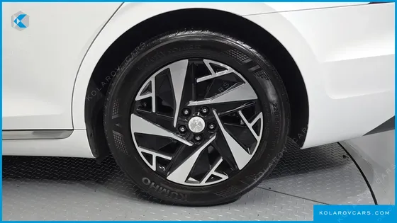 HYUNDAI GRANDEUR LE BLANC