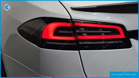 TESLA MODEL S PLAID