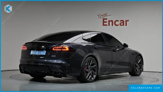 TESLA MODEL S PLAID