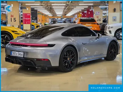 PORSCHE 911 CARRERA 4 GTS