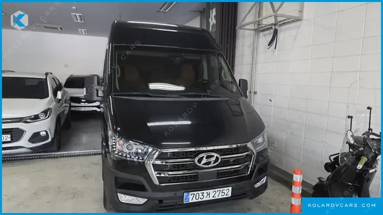 HYUNDAI SOLATI 15-SEATER