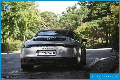 PORSCHE 911 CARRERA 4 GTS CABRIOLET