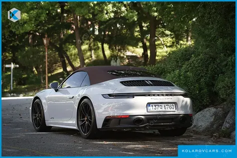 PORSCHE 911 CARRERA 4 GTS CABRIOLET