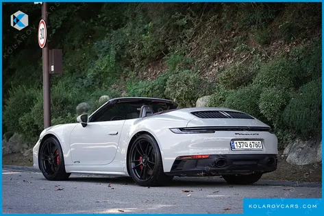PORSCHE 911 CARRERA 4 GTS CABRIOLET