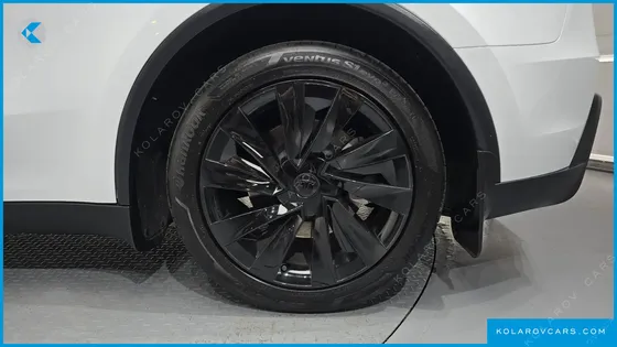 TESLA MODEL Y RWD