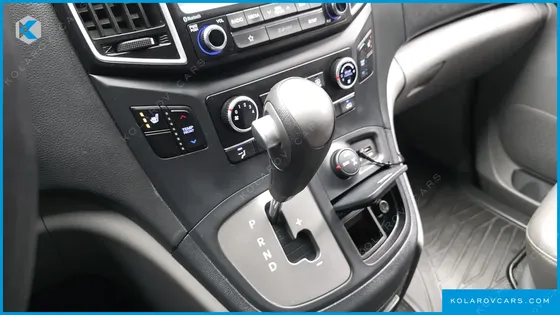 HYUNDAI STAREX 4WD WAGON 11-SEATER