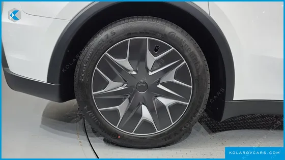 TESLA MODEL Y L LONG RANGE AWD