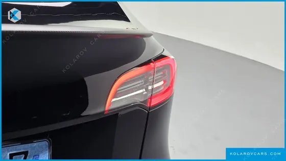 TESLA MODEL Y STANDARD RANGE RWD