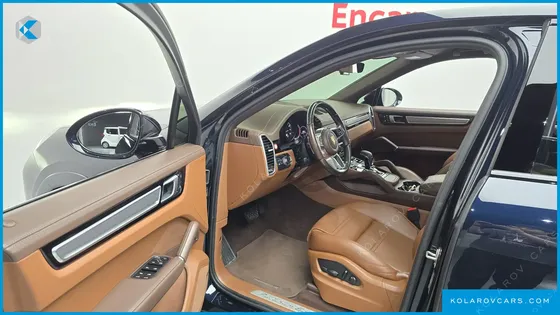 PORSCHE CAYENNE 3.0 COUPE PLATINUM EDITION