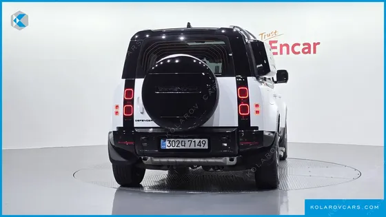 LAND ROVER DEFENDER 110 P300 X-DYNAMIC SE