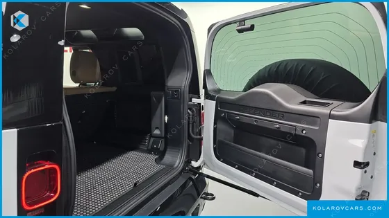 LAND ROVER DEFENDER 110 P300 X-DYNAMIC SE
