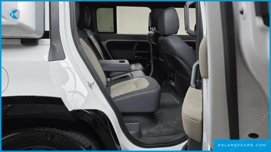 LAND ROVER DEFENDER 110 P300 X-DYNAMIC SE