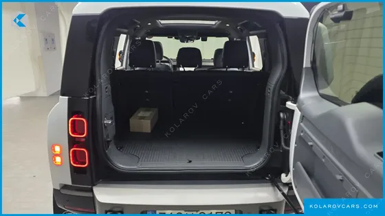 LAND ROVER DEFENDER 110 P300 X-DYNAMIC SE