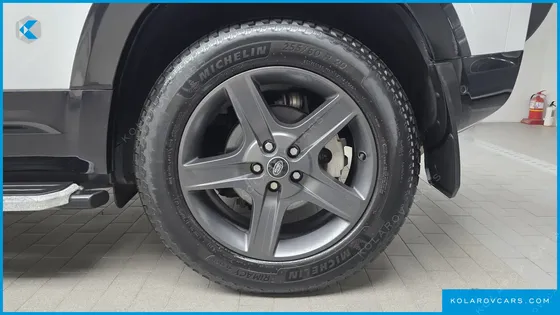 LAND ROVER DEFENDER 110 P300 X-DYNAMIC SE
