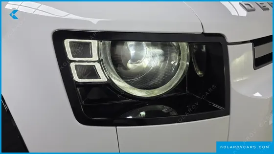 LAND ROVER DEFENDER 110 P300 X-DYNAMIC SE